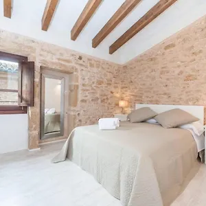 Casa Sa Pedra, En El Centro Historico De Alcudia (Mallorca)